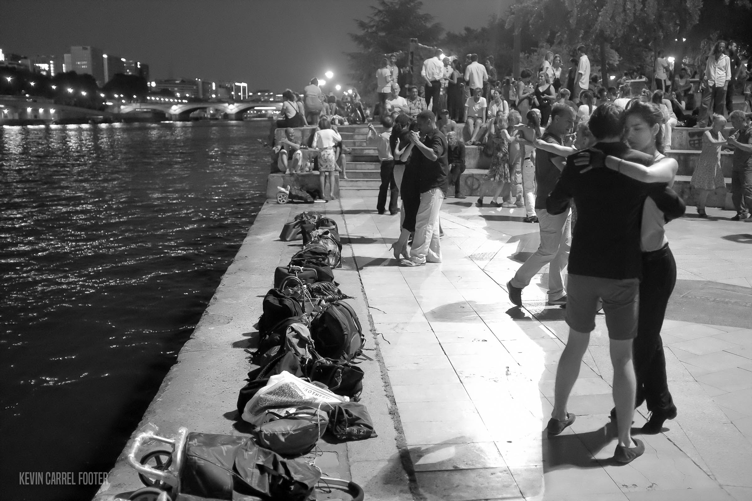 Outdoor milonga in Paris